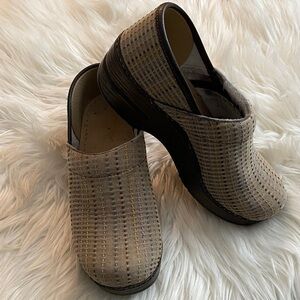 Dansko Women's Tan Slip-On clogs